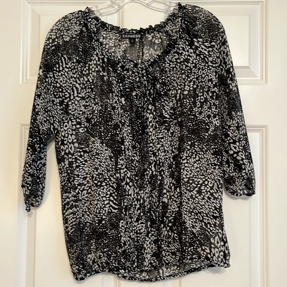 Express Women’s Flowy Top with Elastic Bottom - Picture 1 of 6